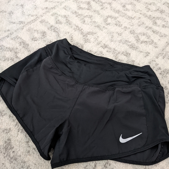 Nike shorts - Picture 1 of 3